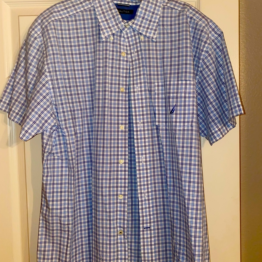 Men’s short sleeved dress shirt.